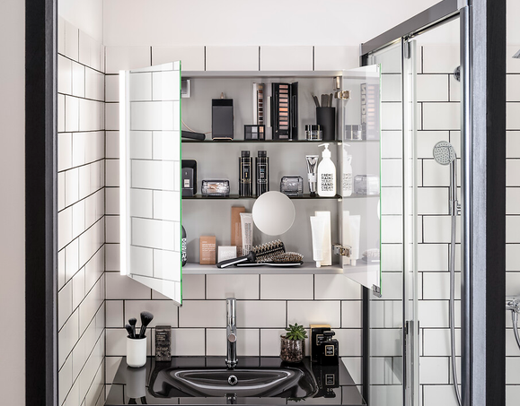 armoire de toilette ouverte 