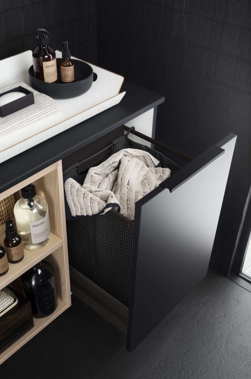 commode panier à linge ouverte